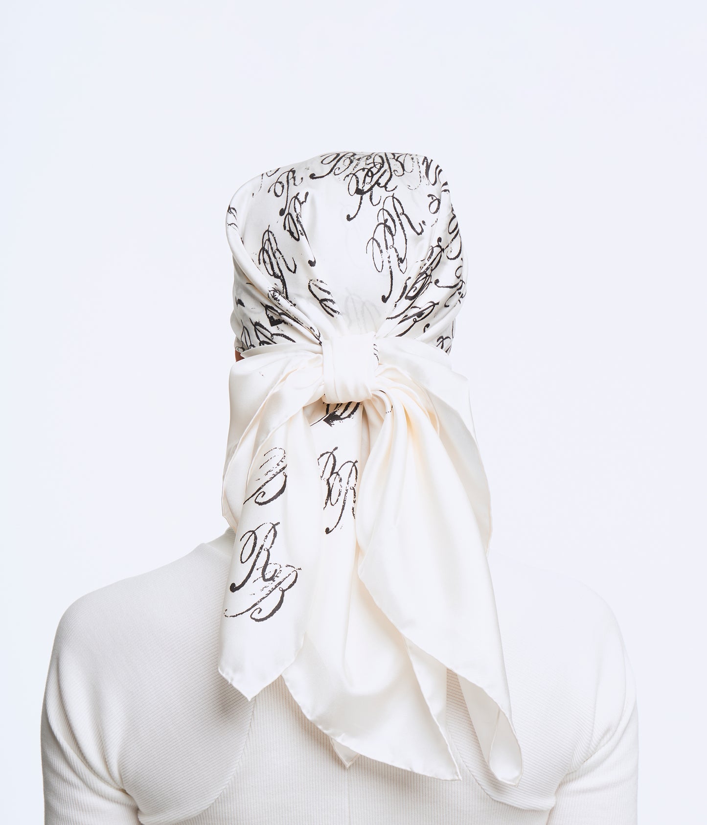 B–R–B just Spiralling Scarf | White