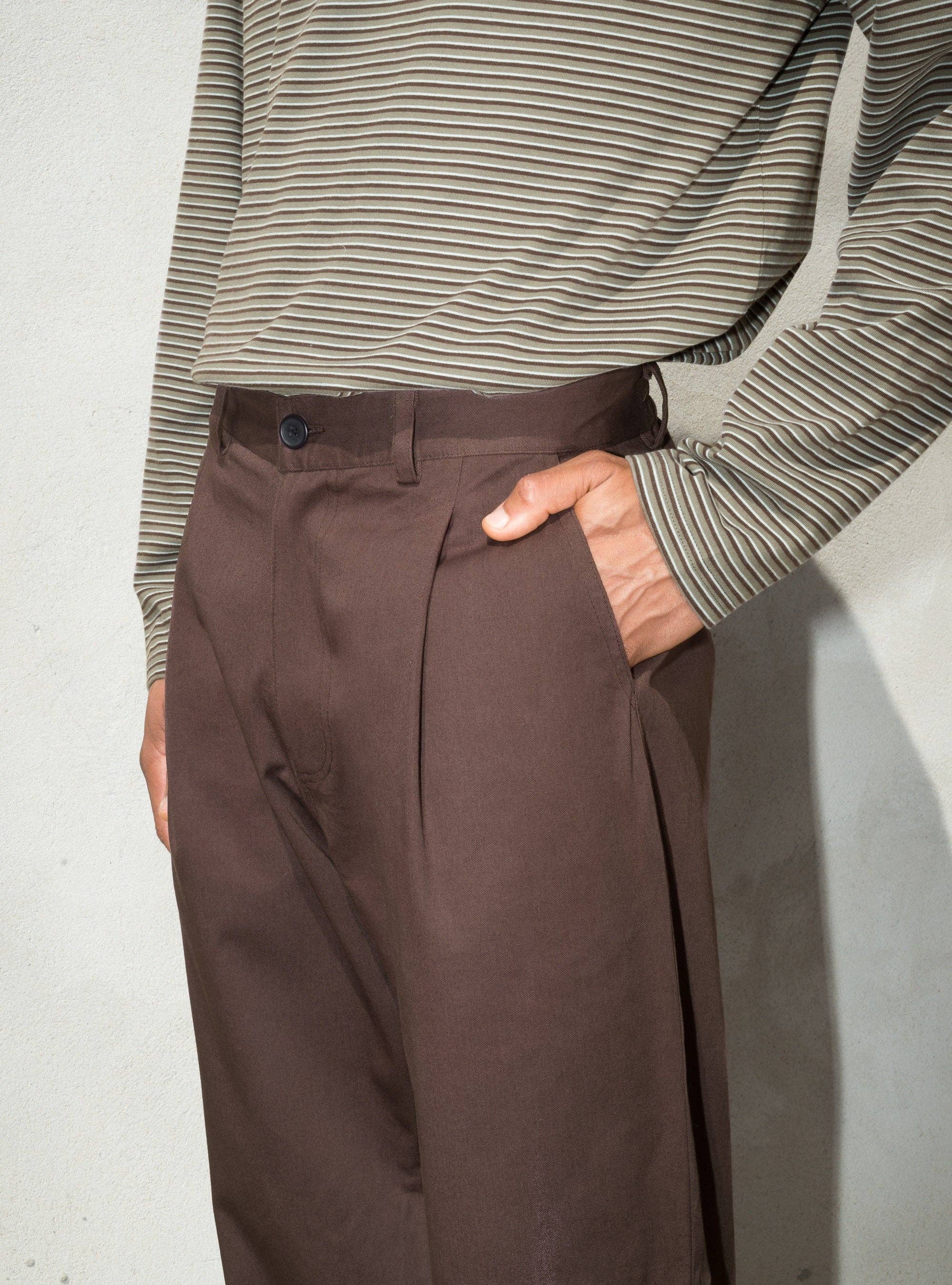 Relaxed pleated pants
