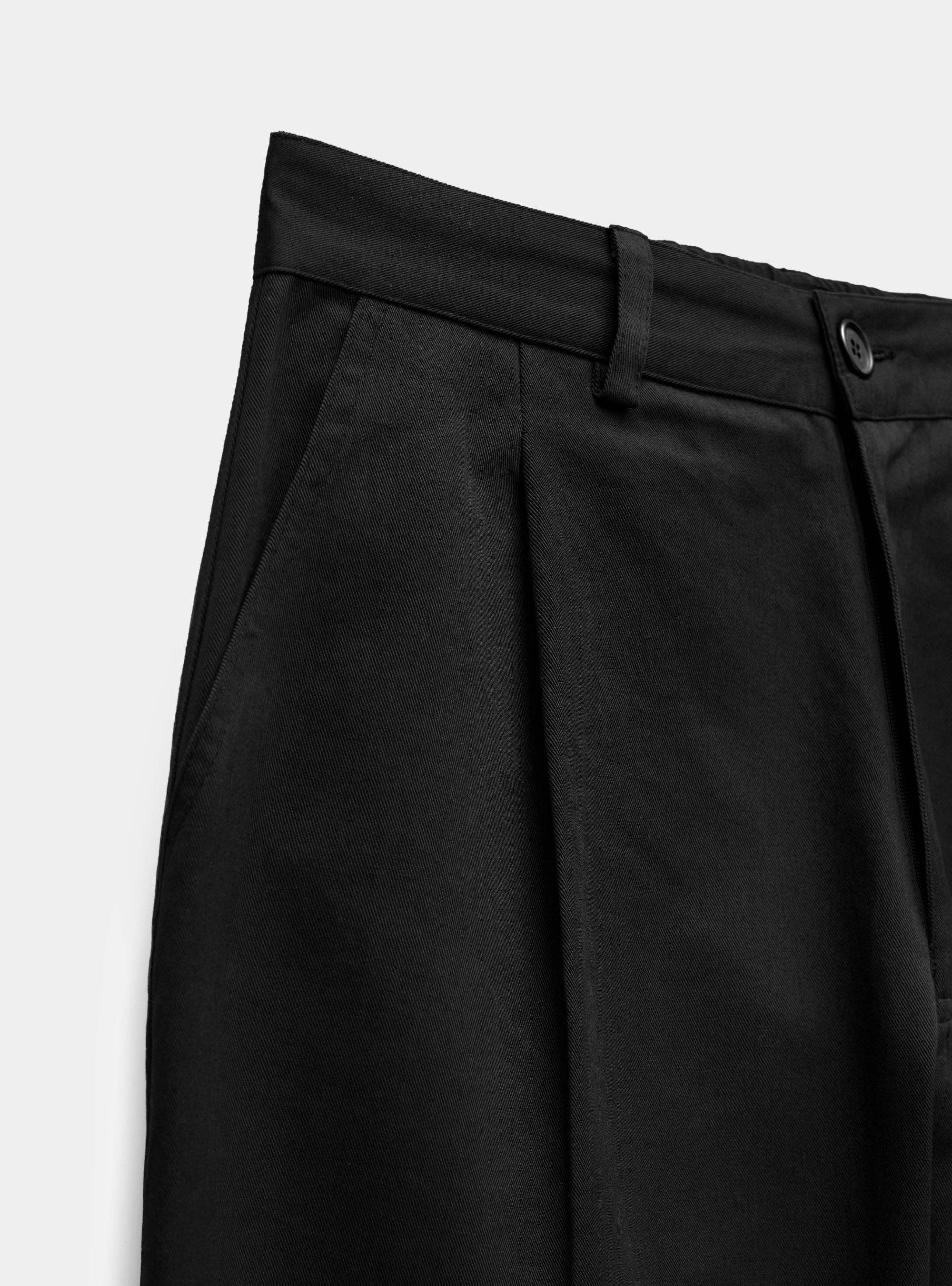 Relaxed pleated pants