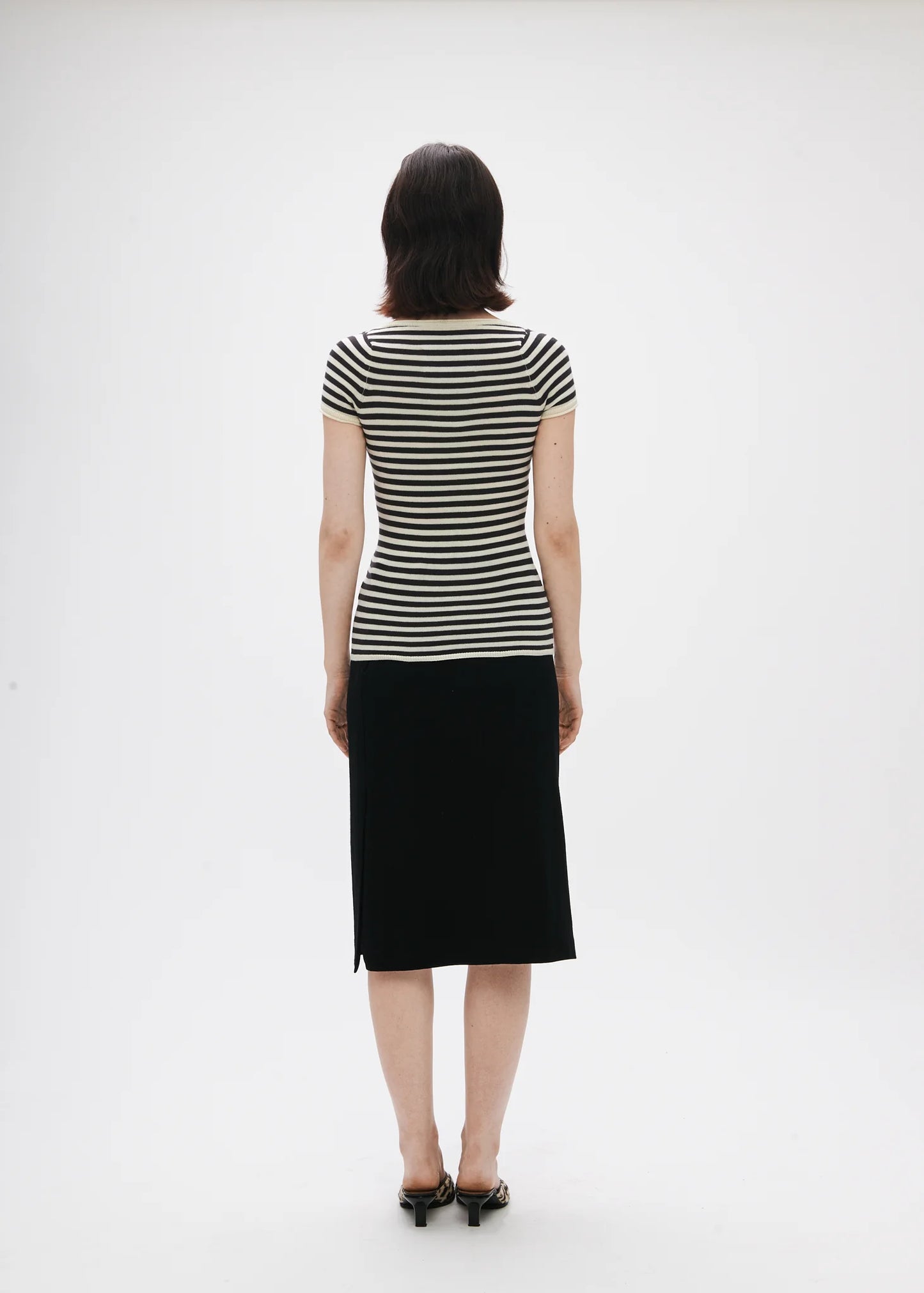 Off The Hook Top | Cream Charcoal