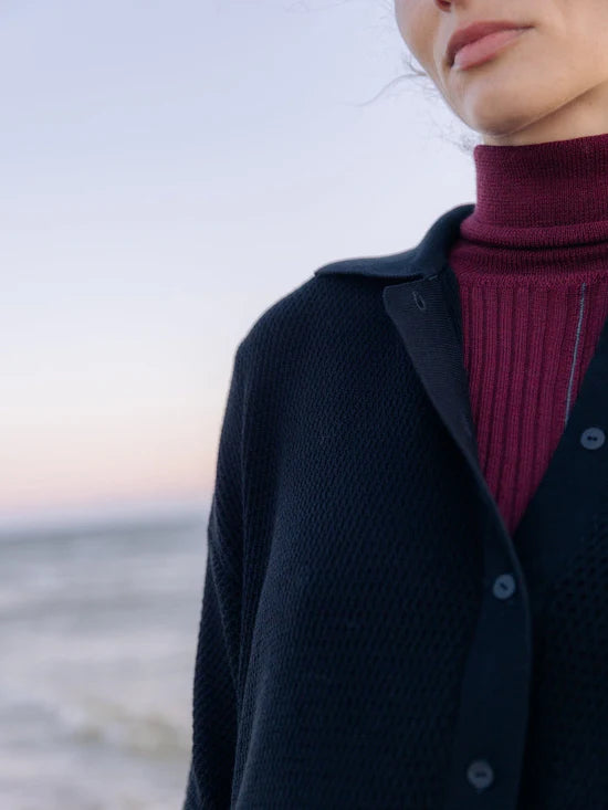 Austė: Rollkragenpullover aus Merinowolle Bordeaux