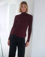 Austė: Rollkragenpullover aus Merinowolle Bordeaux