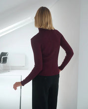 Austė: Rollkragenpullover aus Merinowolle Bordeaux